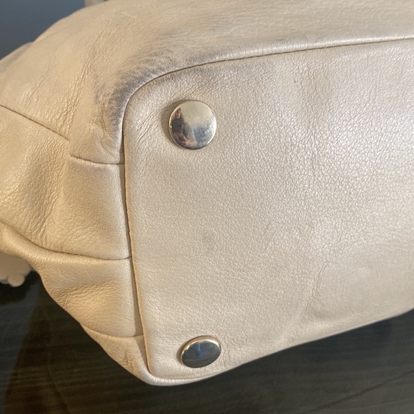 Gorgeous Valentino handbag with signature bow - Picture 13 of 17